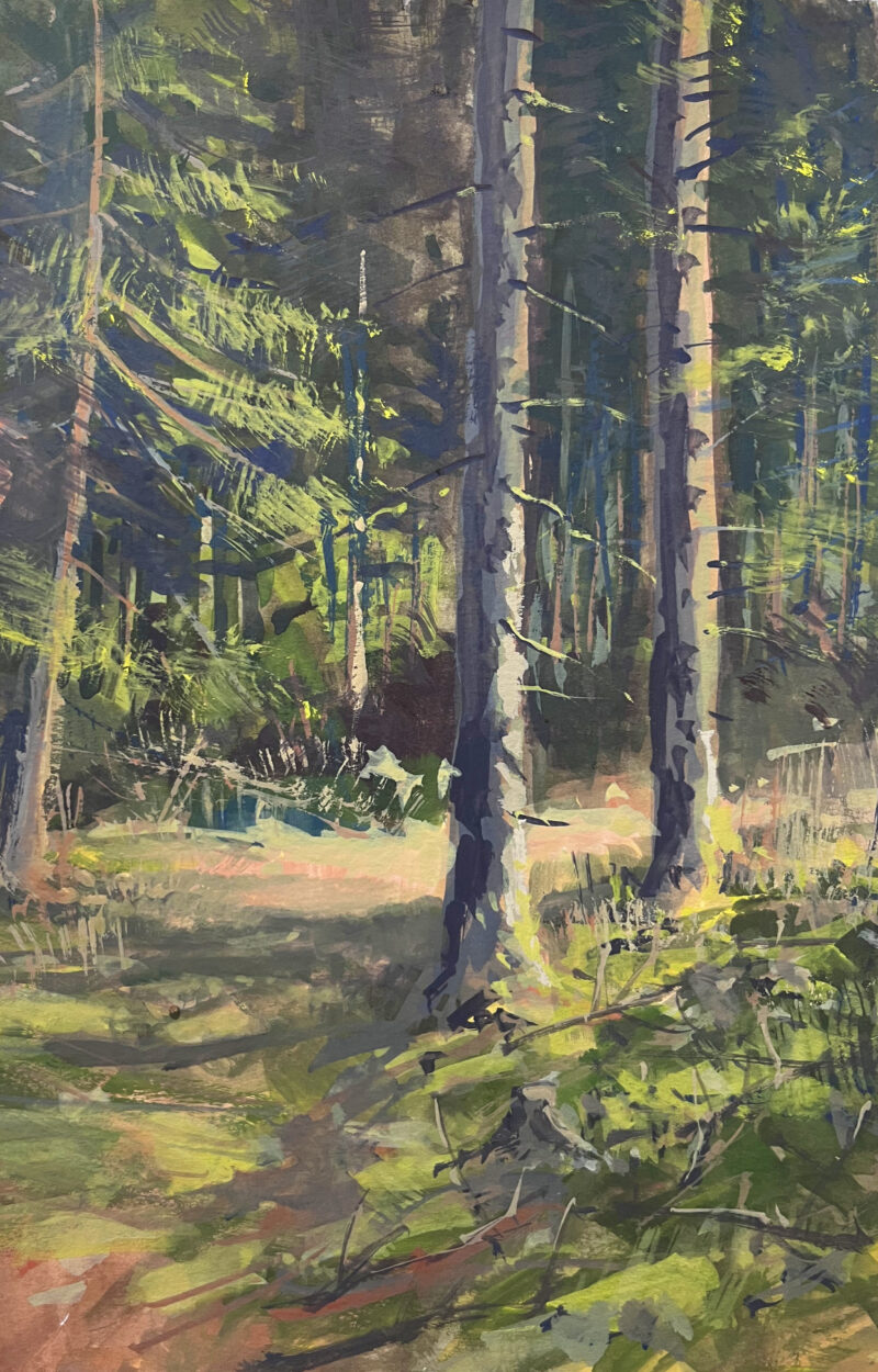 Gouache représentant un sous-bois lumineux avec grands troncs d’arbres, feuillages verts et lumière filtrant à travers la forêt.